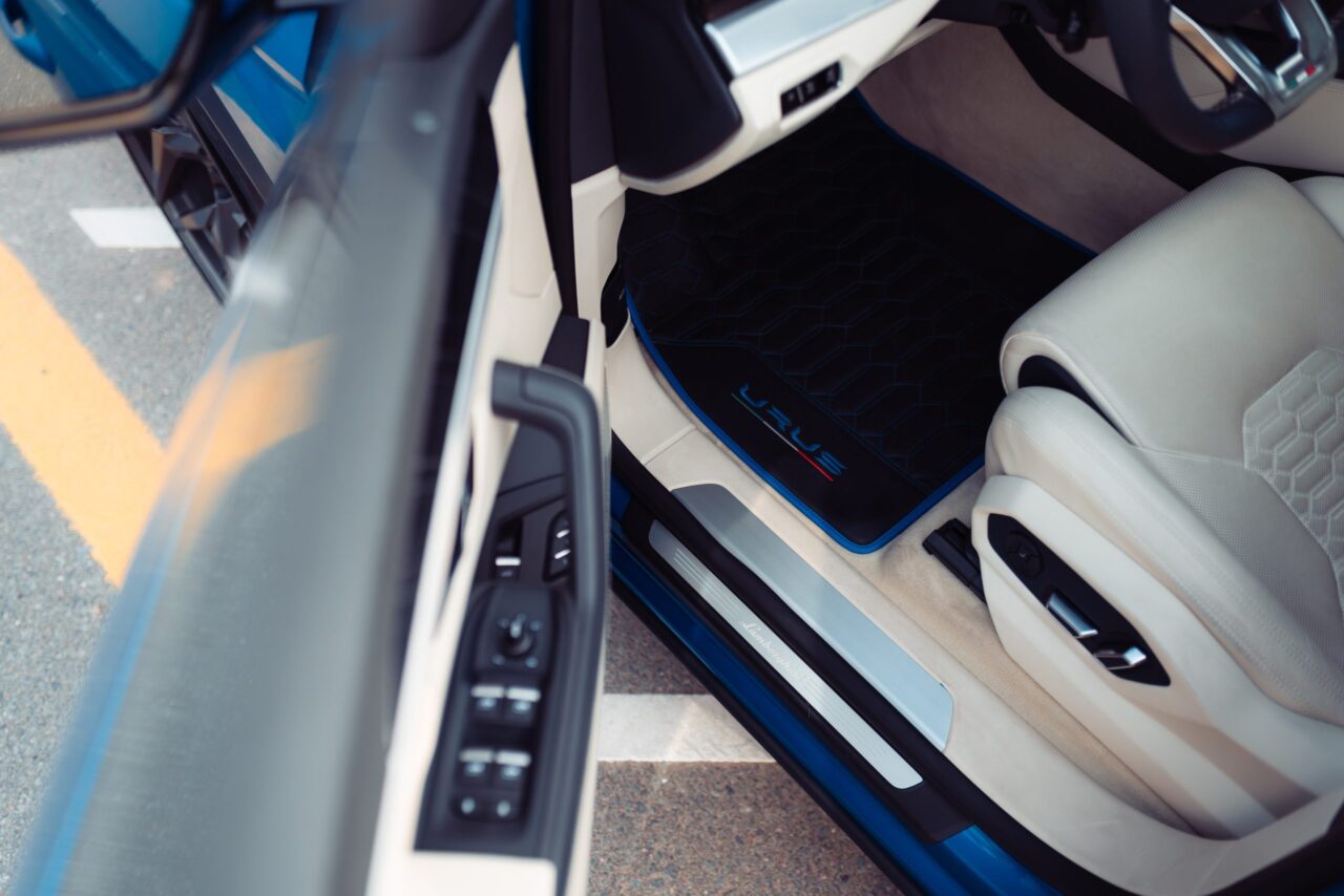 Lamborghini Urus Blue