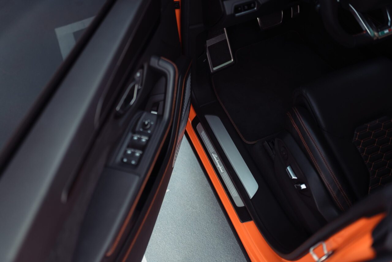 Lamborghini Urus Orange