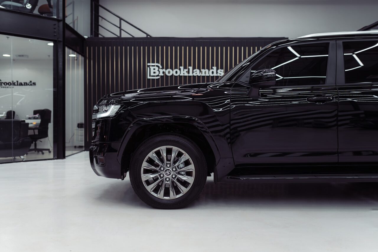 Toyota Land Cruiser 300 Black