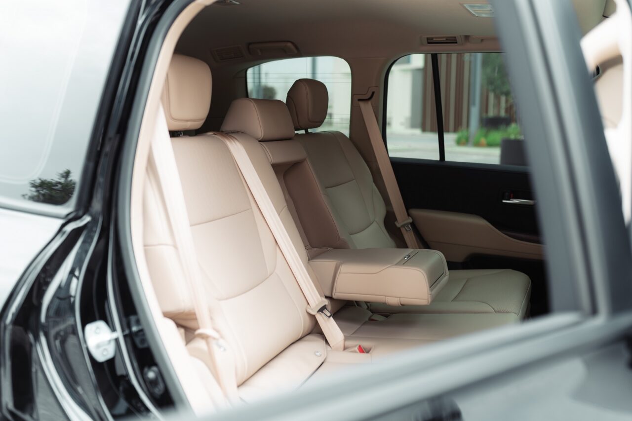 Toyota Land Cruiser 300 Black