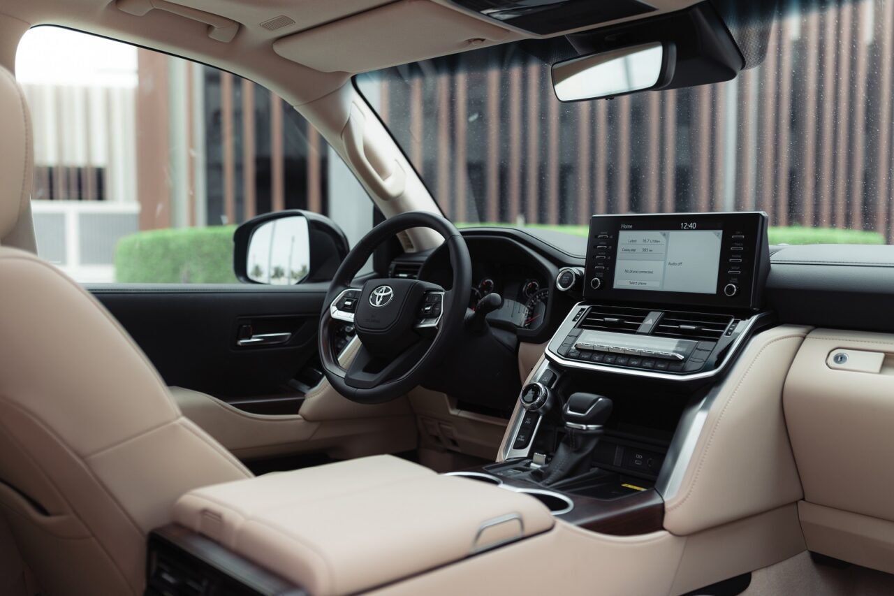 Toyota Land Cruiser 300 Black