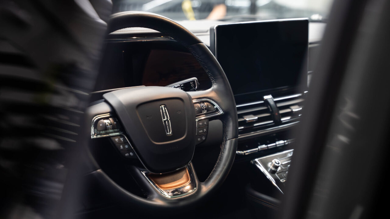 Lincoln Navigator Grey