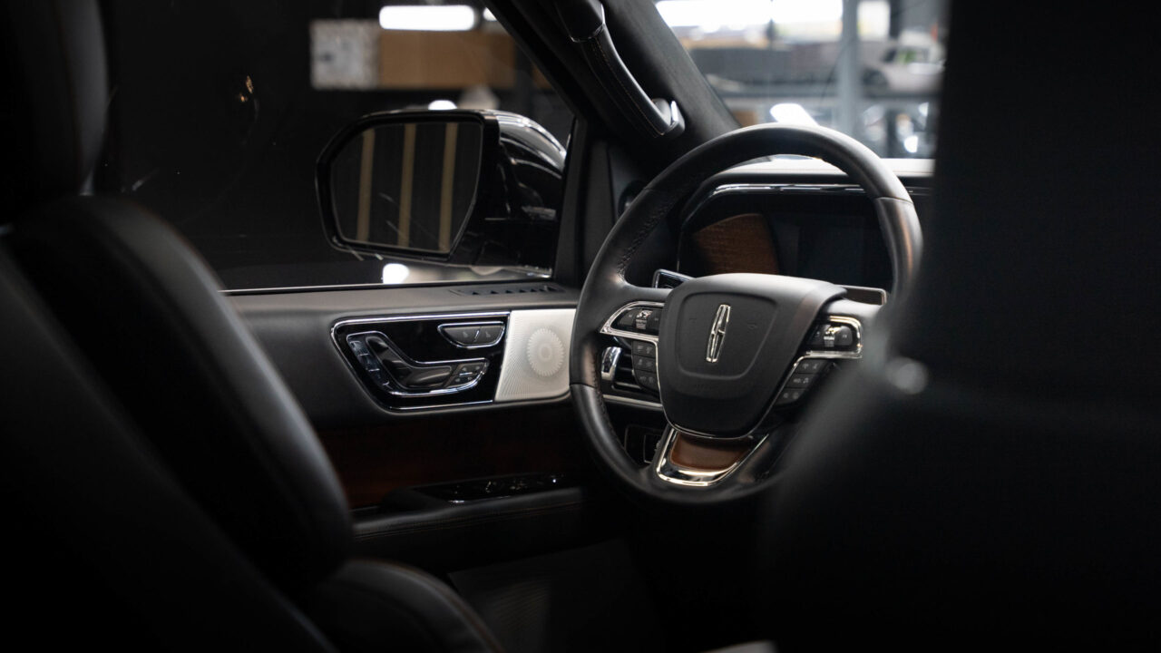 Lincoln Navigator Grey