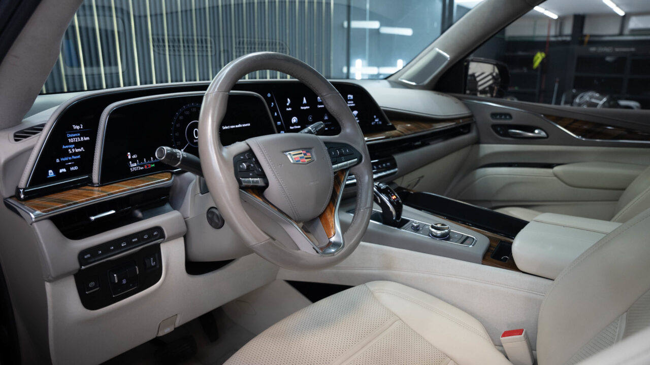 Cadillac Escalade Black M