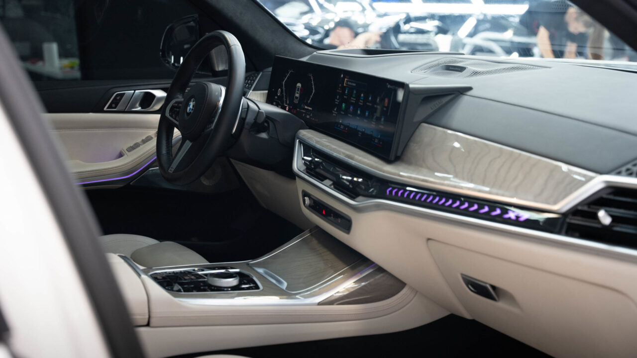 BMW X7 White Restyling