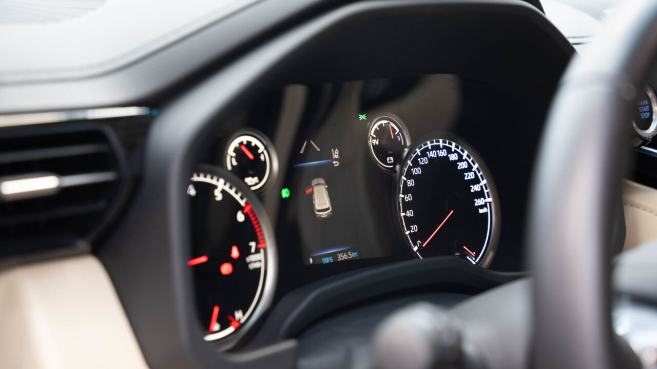 Toyota Land Cruiser 300 White