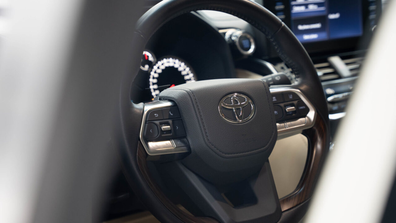 Toyota Land Cruiser 300 White