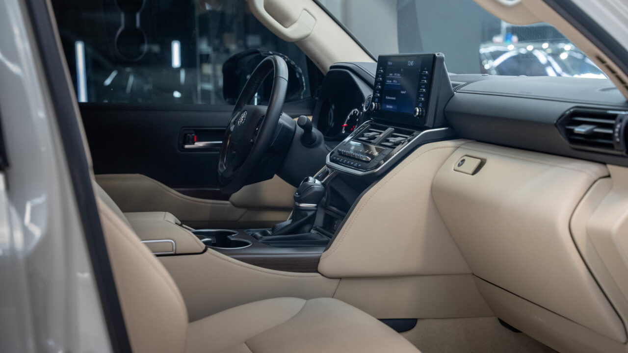 Toyota Land Cruiser 300 White