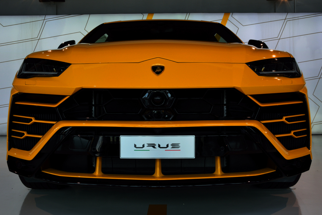 Lamborghini Urus Orange