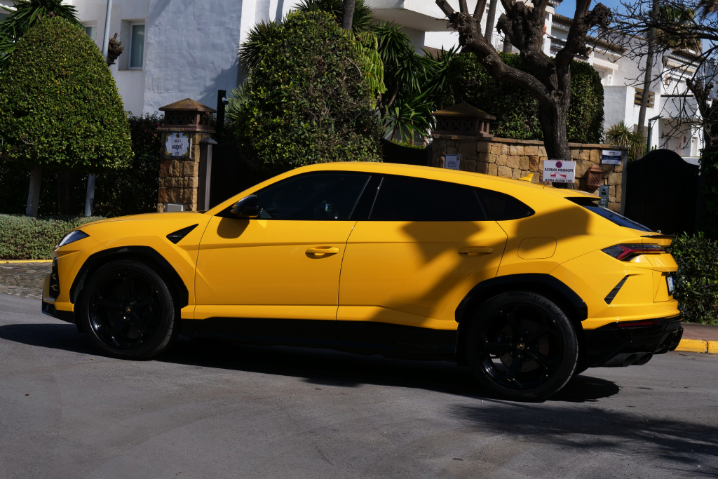 Lamborghini Urus Yellow