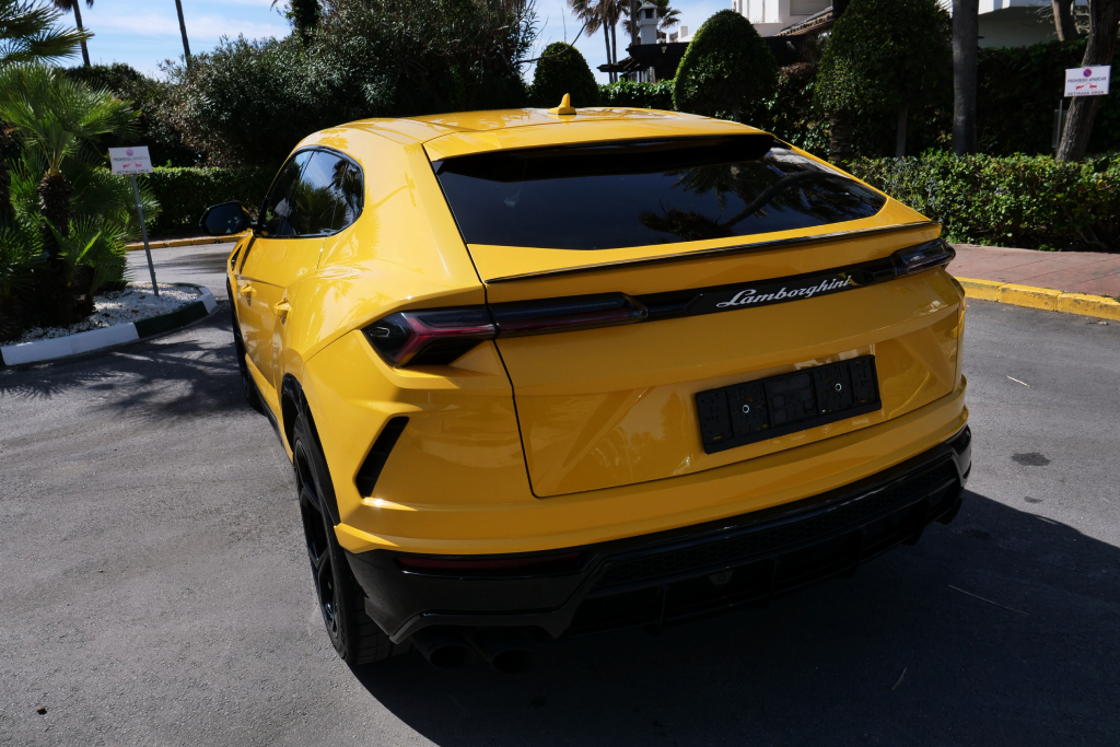 Lamborghini Urus Yellow