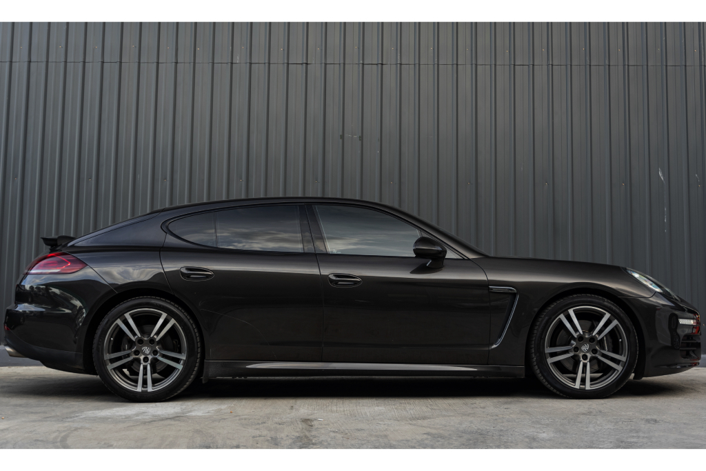 Porsche Panamera Black