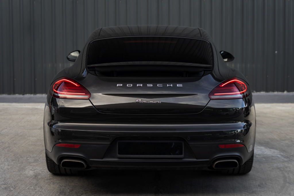 Porsche Panamera Black