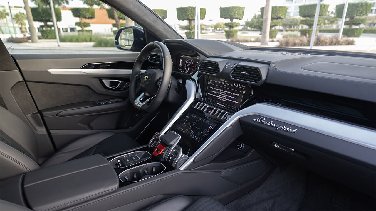 Lamborghini Urus Violet