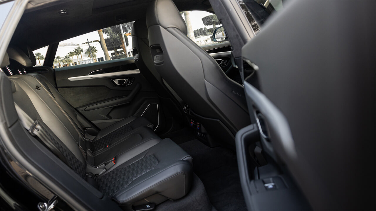 Lamborghini Urus Violet