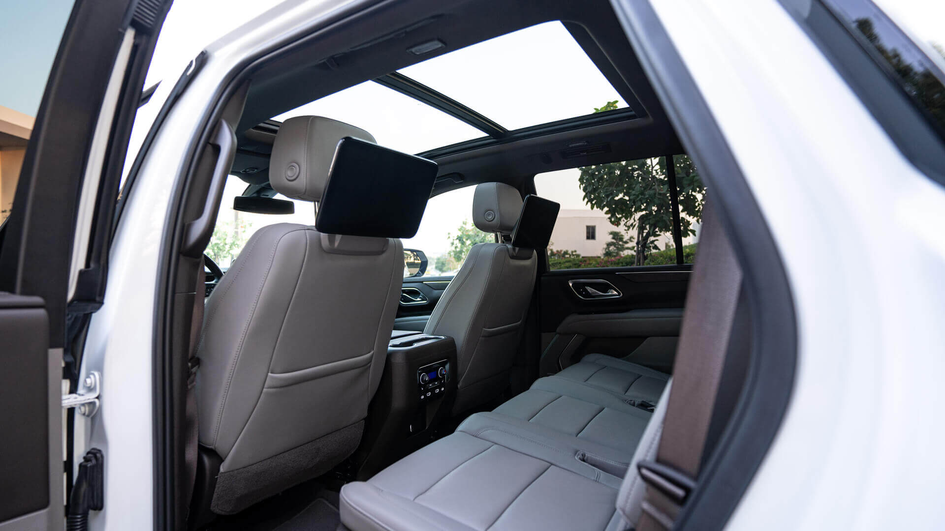 Chevrolet Tahoe White