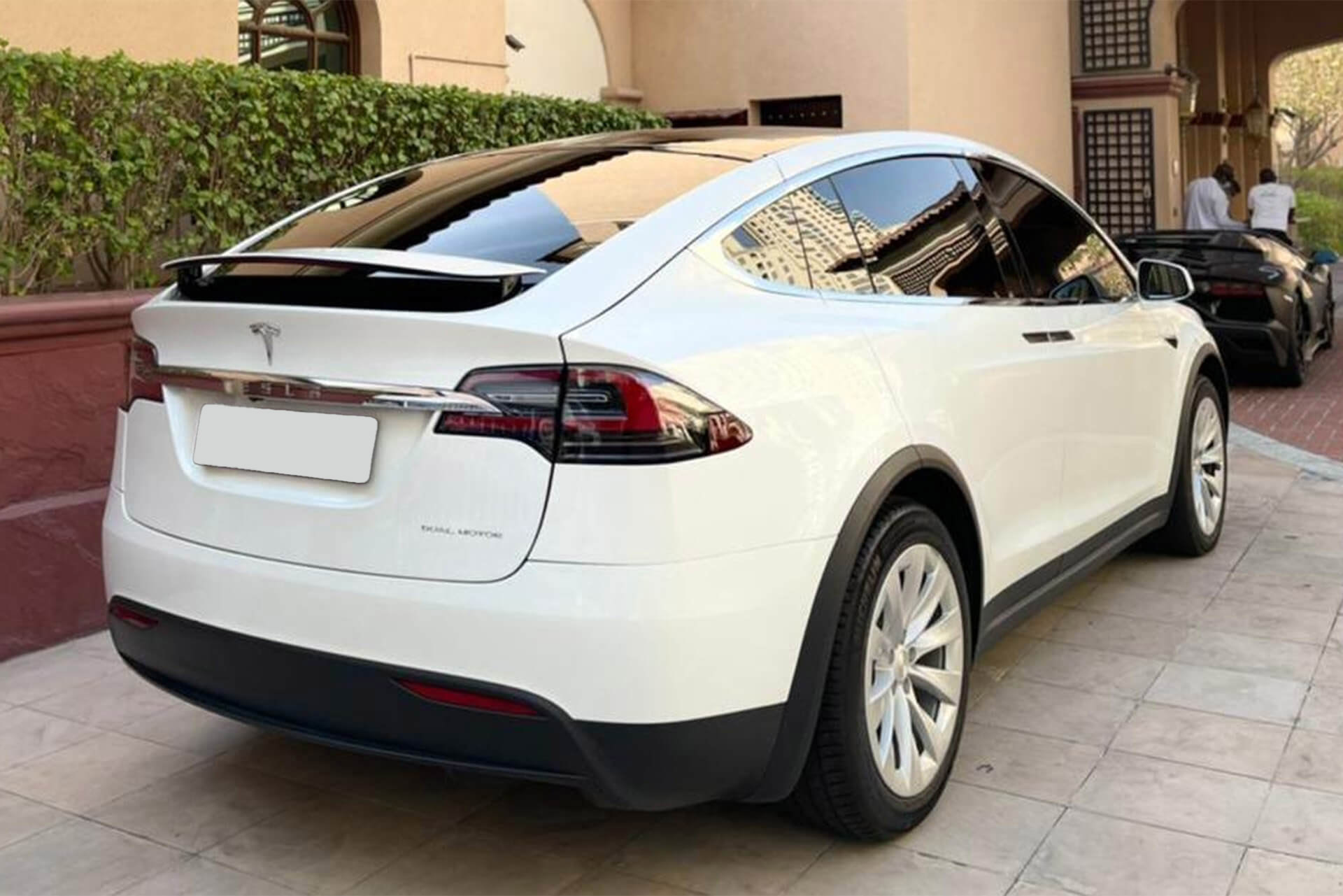TESLA MODEL X
