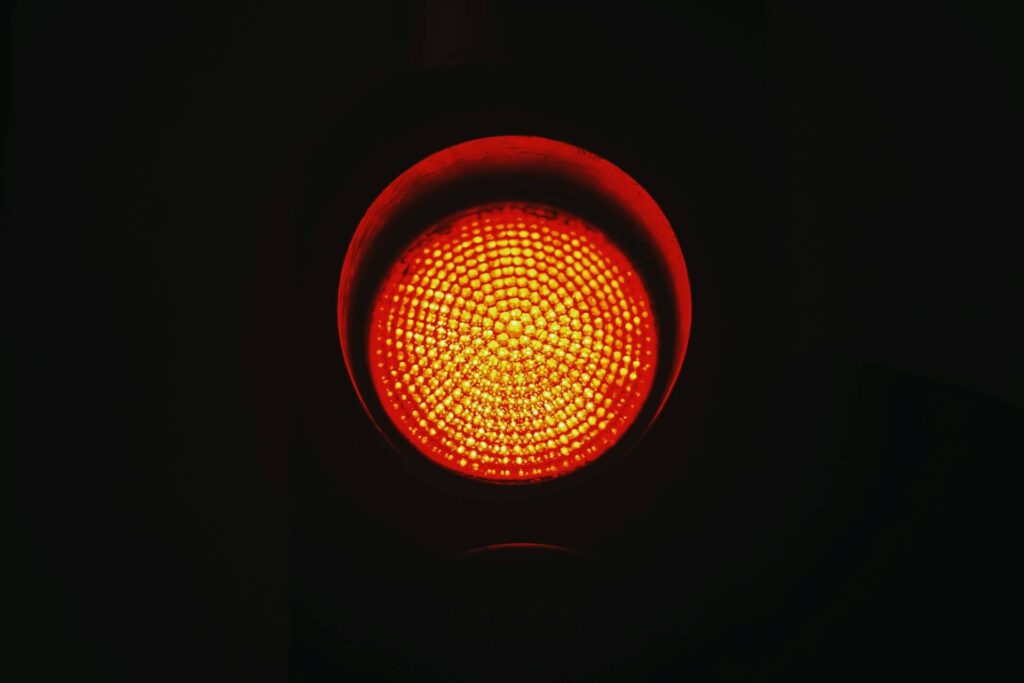 Red Light Violations Compared: Germany vs. Dubai – What’s Different?
