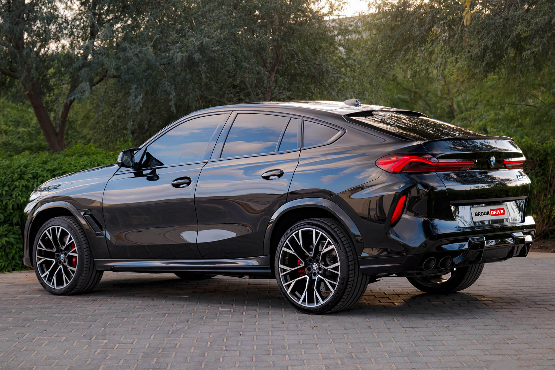 BMW X6 M Competition Black Sapphire Metallic