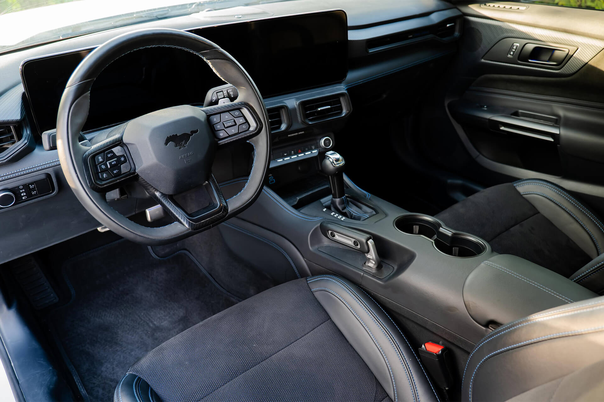 Ford Mustang Dark Horse White