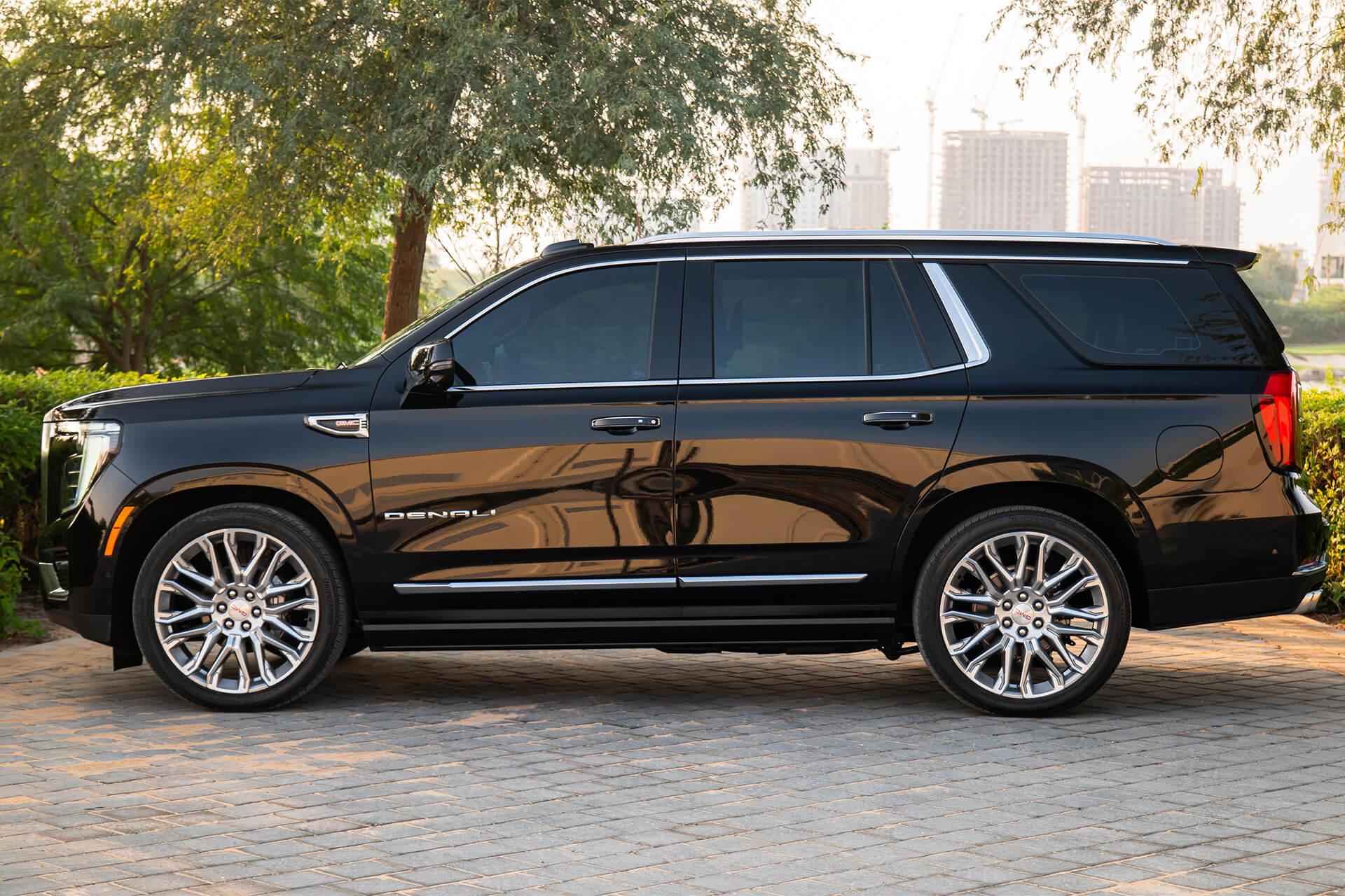 GMC Yukon Black Denali