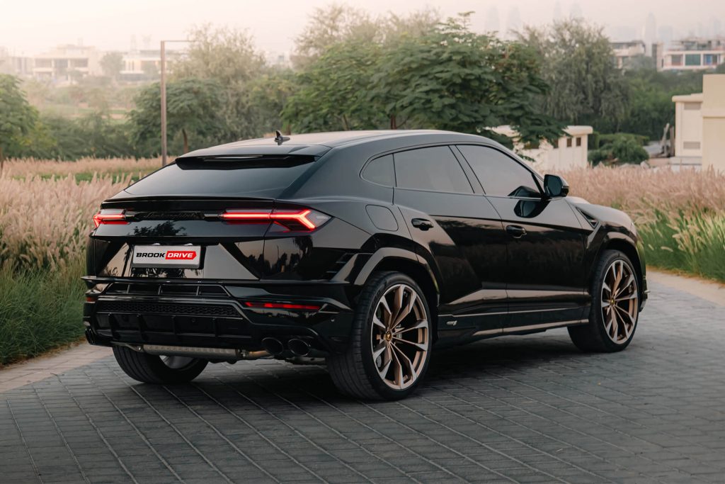 Lamborghini Urus S Nero Helene Metallic